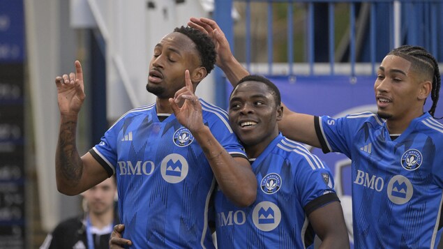 Des joueurs de soccer
