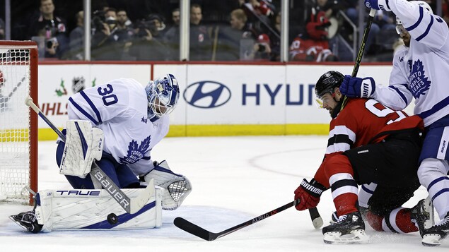 Les Maple Leafs freinent la série victorieuse des Devils