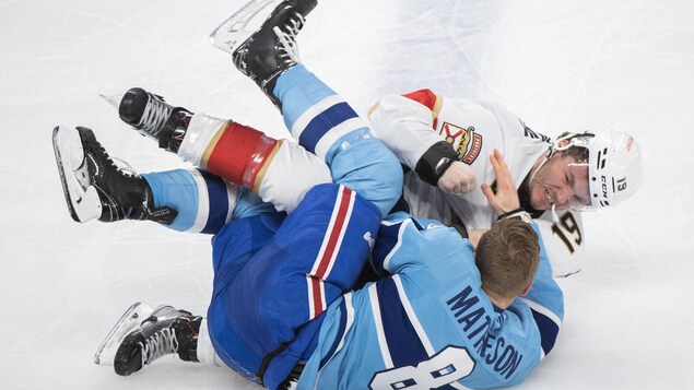 Pieds et poings liés