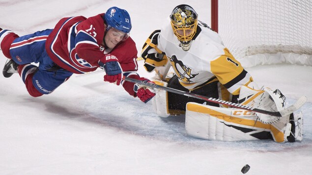 Max Domi (à gauche) et Casey DeSmith Max Domi (à gauche) et Casey DeSmith
