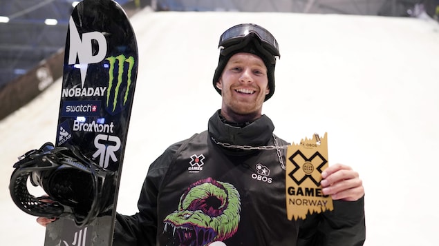 Maxence Parrot avec sa médaille d'or des X Games d'Oslo