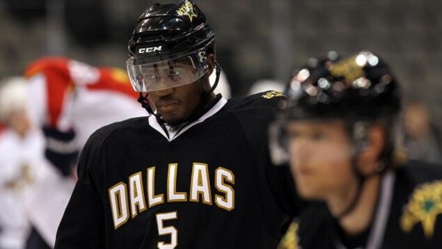 Maxime Fortunus lors d'un match préparatoire avec les Stars de Dallas en septembre 2011. Maxime Fortunus lors d'un match préparatoire avec les Stars de Dallas en septembre 2011.