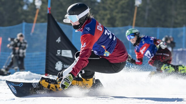 Megan Farrell devance son adversaire lors des mondiaux de 2021 à Rogla en Slovénie.