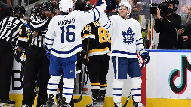 Les Bruins cèdent sous la force de frappe des Maple Leafs