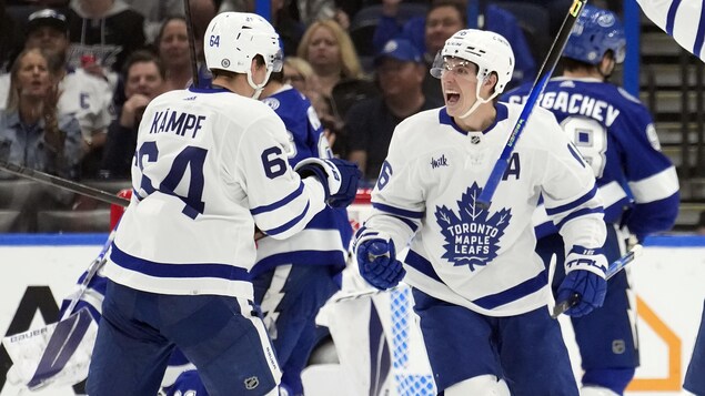 Marner établit un record des Maple Leafs avec un 19e match de suite avec un point