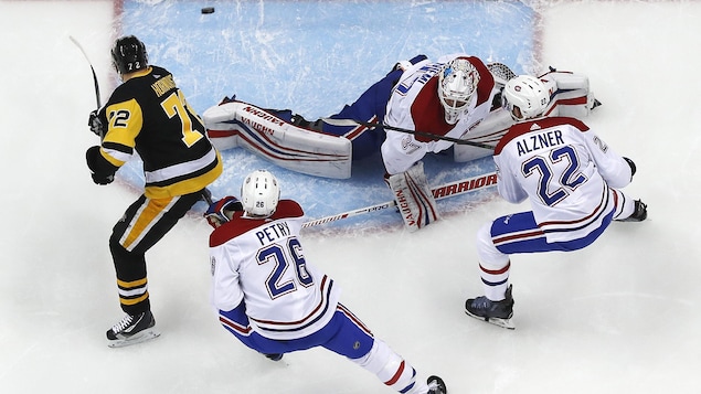 Antti Niemi, Jeff Petry et Karl Alzner Antti Niemi, Jeff Petry et Karl Alzner