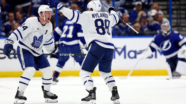 Les Maple Leafs se sauvent avec la victoire en prolongation à Tampa