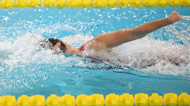 Aurélie Rivard swims in the pool.