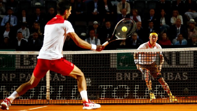 Novak Djokovic (à l'avant) et Kei Nishikori (à l'arrière) Novak Djokovic (à l'avant) et Kei Nishikori (à l'arrière)