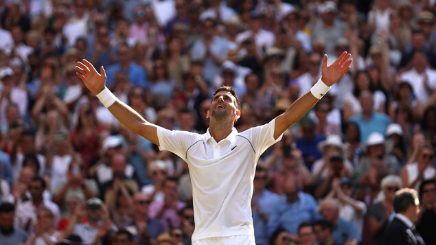 Novak Djokovic conserve son trône à Wimbledon