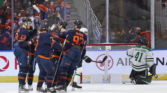 Connor McDavid reprend la tête du classement des pointeurs