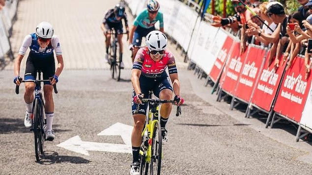 Olivia Baril au plus fort de la lutte de l’Itzulia