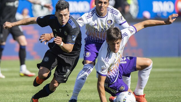 Joaquin Torres chased the ball away from Rodrigo Schlegel.