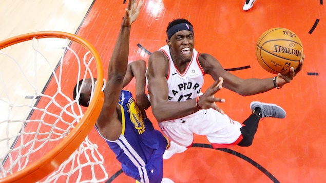 Pascal Siakam fonce au panier
