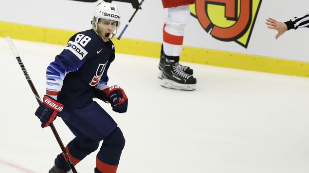 L'attaquant des États-Unis, Patrick Kane, crie après avoir marqué contre la République tchèque. L'attaquant des États-Unis, Patrick Kane, crie après avoir marqué contre la République tchèque.
