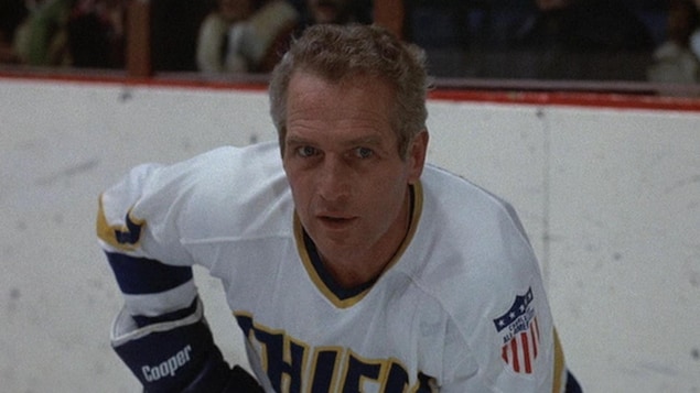 Paul Newman dans le rôle de Reggie Dunlop dans Slap Shot Paul Newman dans le rôle de Reggie Dunlop dans Slap Shot