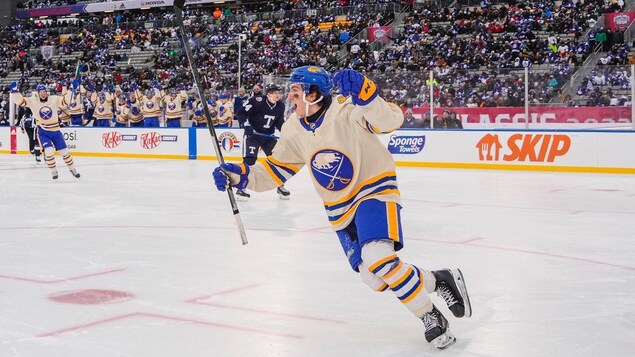 Les Sabres renversent les Maple Leafs dans le cadre de la Classique H&eacute;ritage