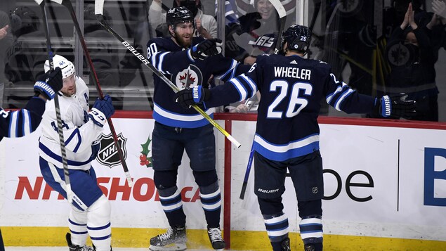 Dubois et Wheeler s’imposent face aux Leafs dans un gain des Jets