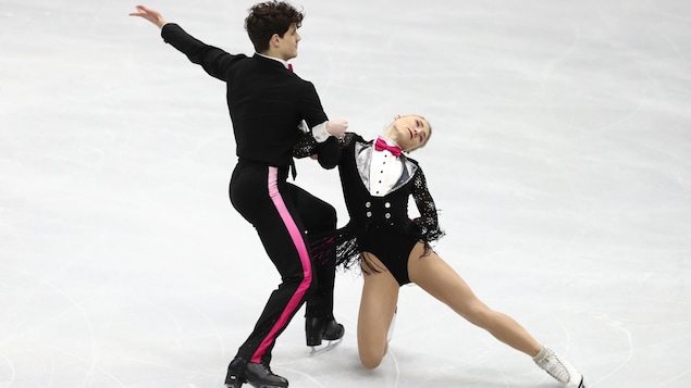 Des danseurs sur glace.