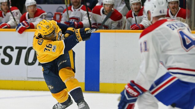 P.K. Subban tire devant Paul Byron P.K. Subban tire devant Paul Byron