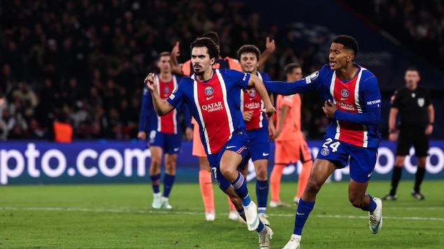 Paris SG s’offre le FC Barcelone, Liverpool renverse Villarreal