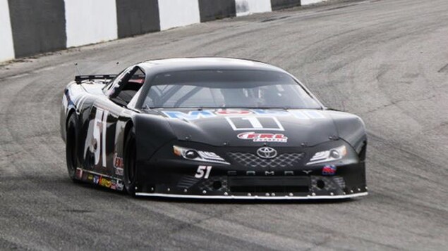 Raphaël Lessard dans sa Toyota Camry no 51 à Nashville Raphaël Lessard dans sa Toyota Camry no 51 à Nashville