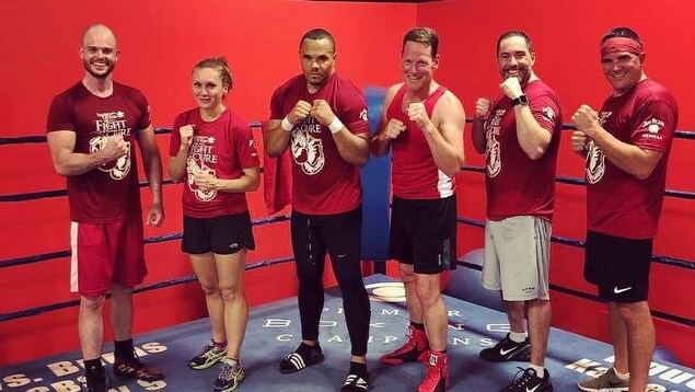 L'équipe des rouges de Fight for the cure 2018 après un entraînement de boxe L'équipe des rouges de Fight for the cure 2018 après un entraînement de boxe