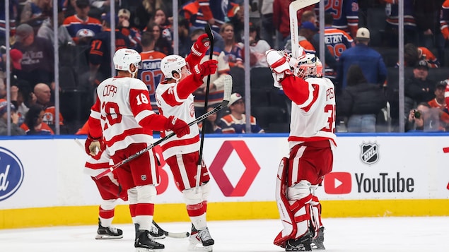 Lucas Raymond donne la victoire aux Red Wings en fusillade contre les Oilers