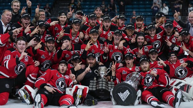 Des joueurs de hockey
