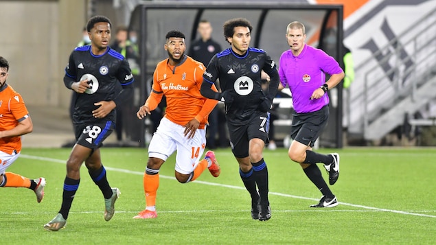 Le gardien Sebastian Breza marque le but décisif pour le CF Montréal