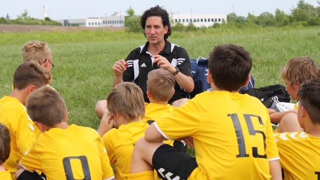 Jouer au soccer pour se souvenir de Robert Morimanno