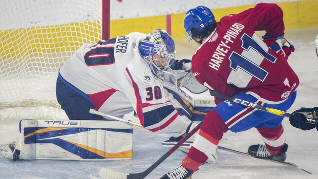 Rafael Harvey-Pinard advanced towards goal and goalkeeper Joel Hofer. 