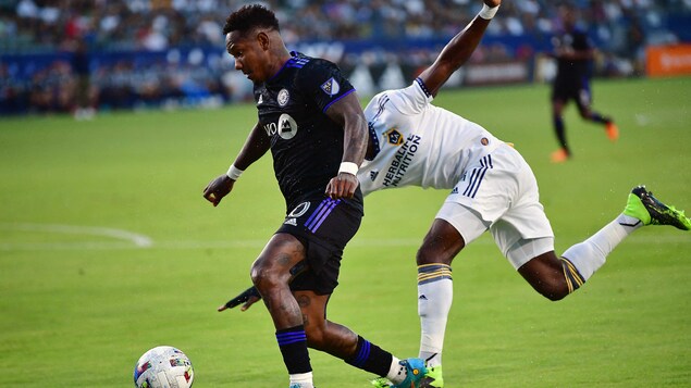 Chicharito frappe tôt et le Galaxy de Los Angeles corrige le CF Montréal, 4-0