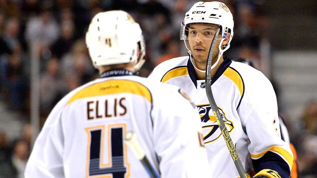 Ryan Ellis (à l'avant) et Seth Jones (à l'arrière) Ryan Ellis (à l'avant) et Seth Jones (à l'arrière)