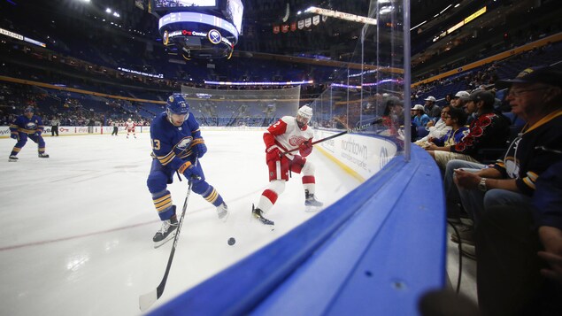 Deux autres matchs reportés dans la LNH, Hoffman sur la liste COVID