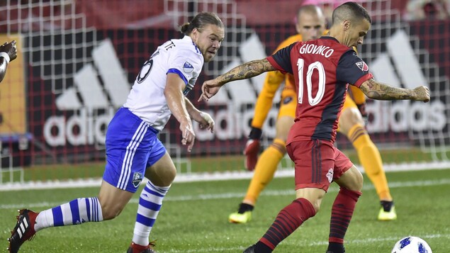 Samuel Piette (no 6) et Sebastian Giovinco (no 10) Samuel Piette (no 6) et Sebastian Giovinco (no 10)