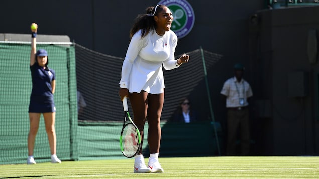 Serena Williams célèbre un point remporté contre Arantxa Rus à Wimbledon Serena Williams célèbre un point remporté contre Arantxa Rus à Wimbledon