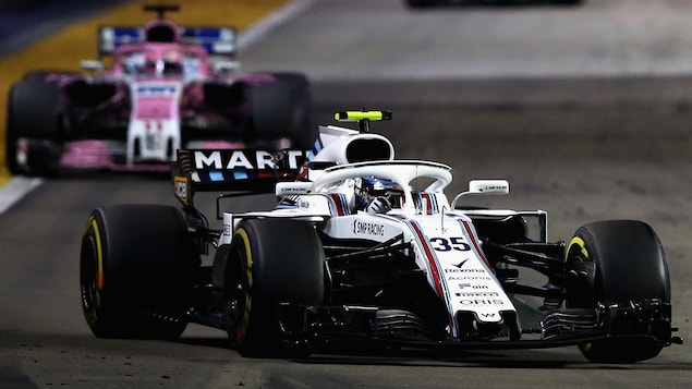 Sergio Pérez derrière Sergey Sirotkin à Singapour Sergio Pérez derrière Sergey Sirotkin à Singapour