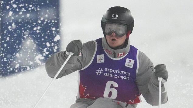 Julien Viel sur la piste de bosses de Val St-Côme.