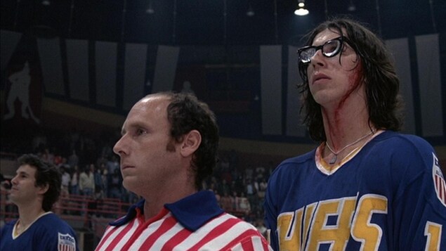 Une scène avec les frères Hanson tirée du film Slap Shot Une scène avec les frères Hanson tirée du film Slap Shot