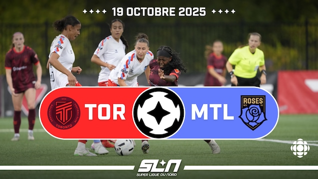 Les joueuses sont à la lutte determination    le ballon.