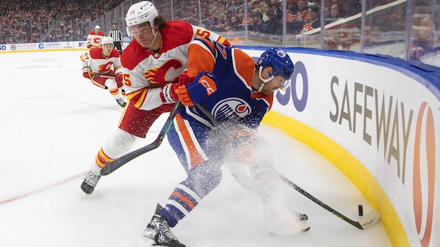 Les Flames libèrent Sonny Milano et Cody Eakins