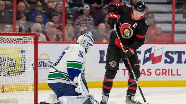 Les Sénateurs perdent face aux Canucks devant Ryan Reynolds