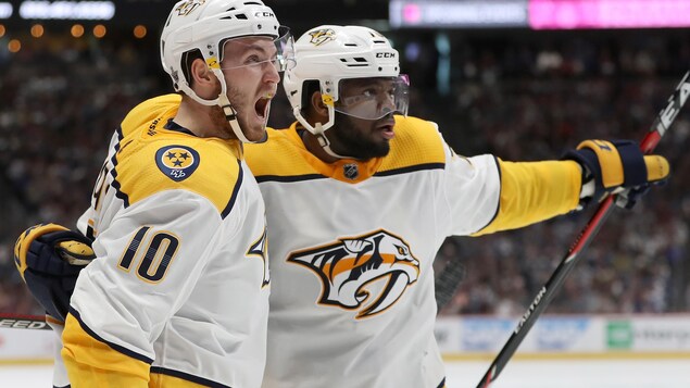 Colton Sissons et P.K. Subban, des Predators de Nashville, célèbrent le but d'Austin Watson lors du match numéro six contre l'Avalanche du Colorado.
(Matthew Stockman/Getty Images) Colton Sissons et P.K. Subban, des Predators de Nashville, célèbrent le but d'Austin Watson lors du match numéro six contre l'Avalanche du Colorado.
(Matthew Stockman/Getty Images)