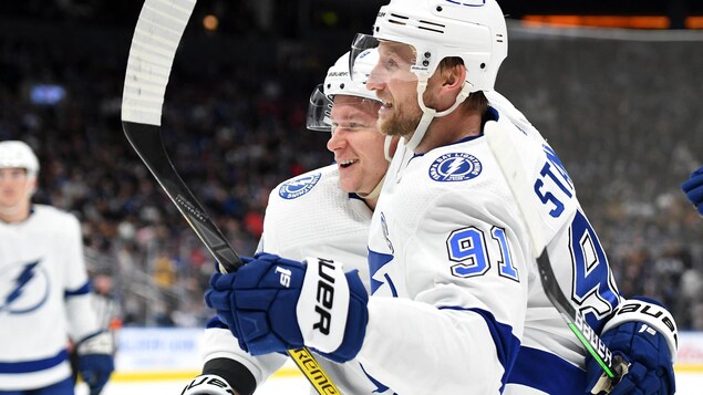 Les Leafs ne peuvent ralentir Stamkos et s’inclinent 5-3 face au Lightning