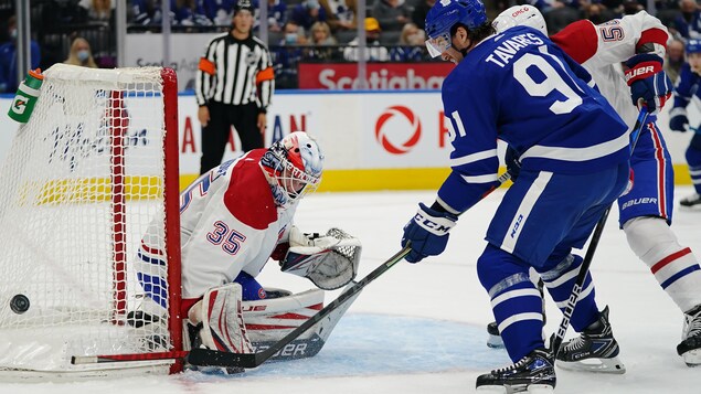 Samuel Montembeault devant le filet du Canadien face aux Sabres