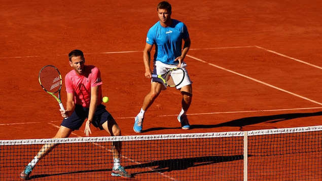 Le Néo-Zélandais Michael Venus et l'Américain Ryan Harrison ont remporté la finale du double masculin à Roland-Garros Le Néo-Zélandais Michael Venus et l'Américain Ryan Harrison ont remporté la finale du double masculin à Roland-Garros