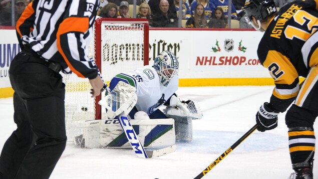 Les Penguins trop forts pour les Canucks, Merzlikins blanchit les Jets