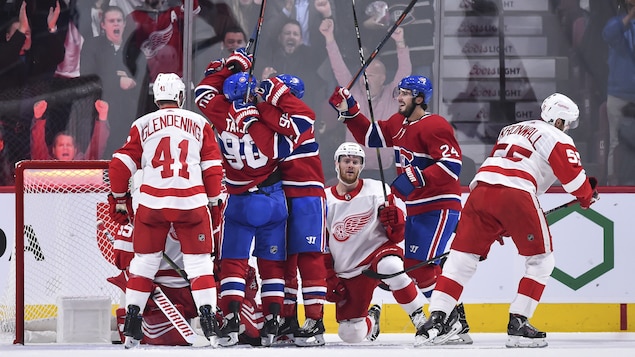 Le trio composé de Tomas Tatar, Brendan Gallagher et Phillip Danault célèbre un but contre les Red Wings. Le trio composé de Tomas Tatar, Brendan Gallagher et Phillip Danault célèbre un but contre les Red Wings.