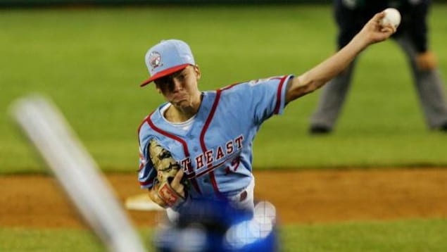 Un jeune lanceur de baseball Un jeune lanceur de baseball